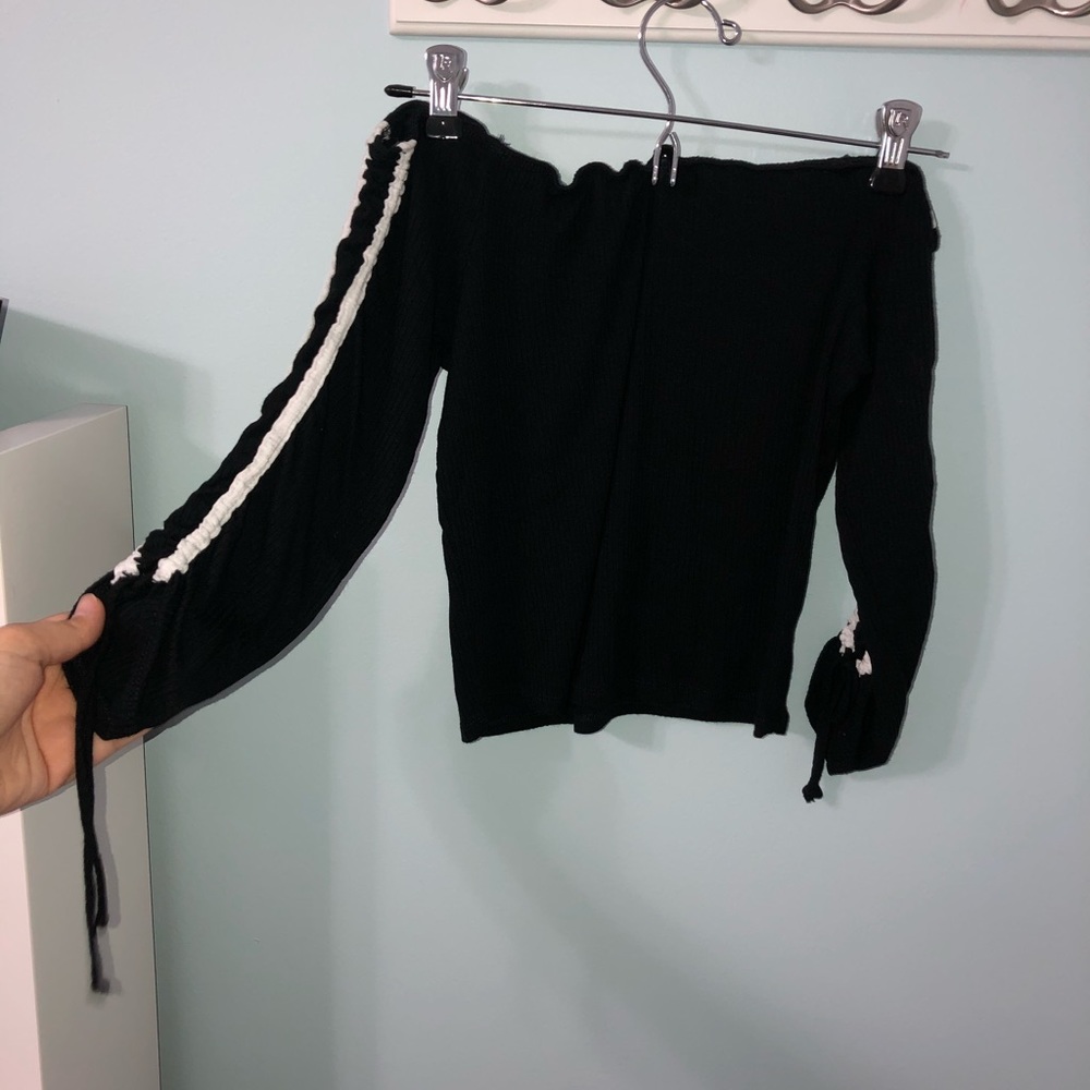 Off the shoulder mid sleeve top